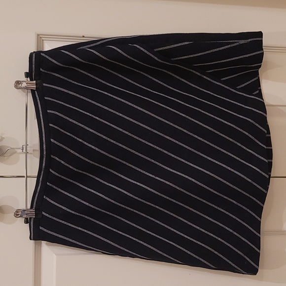 Banana Republic Winter Skirt - Picture 2 of 5